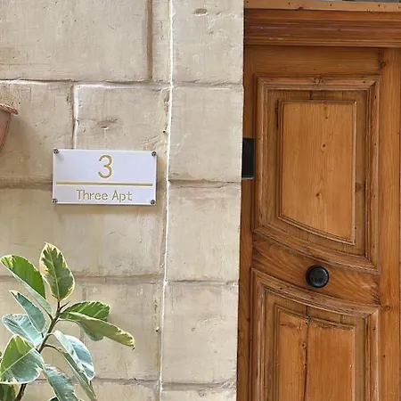 Apartament Three *